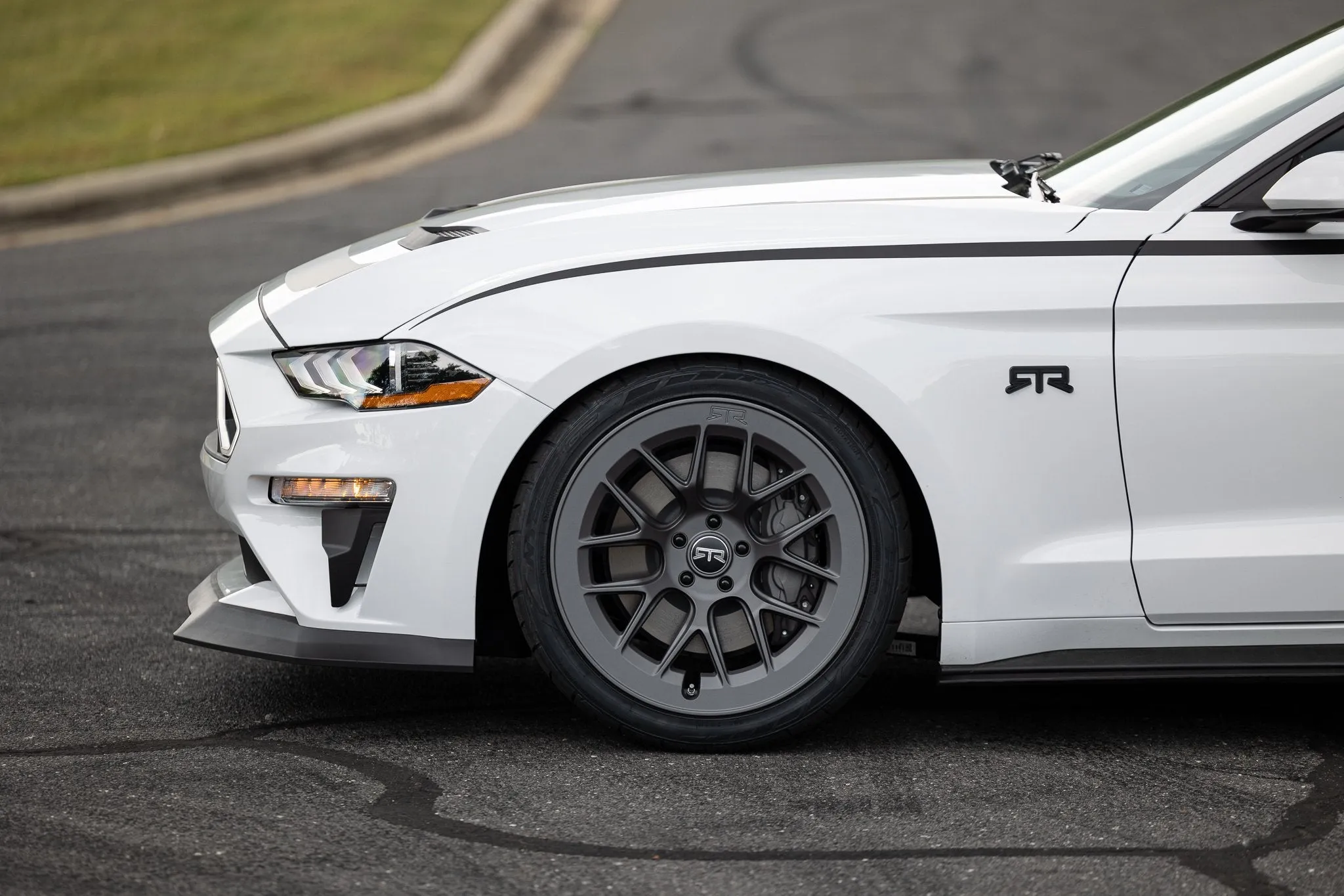 Aero 7 Wheel Kit Set of 4 Staggered 20x9.5 & 20x10.5 for Mustang 2005-23 & 2024  | RTR